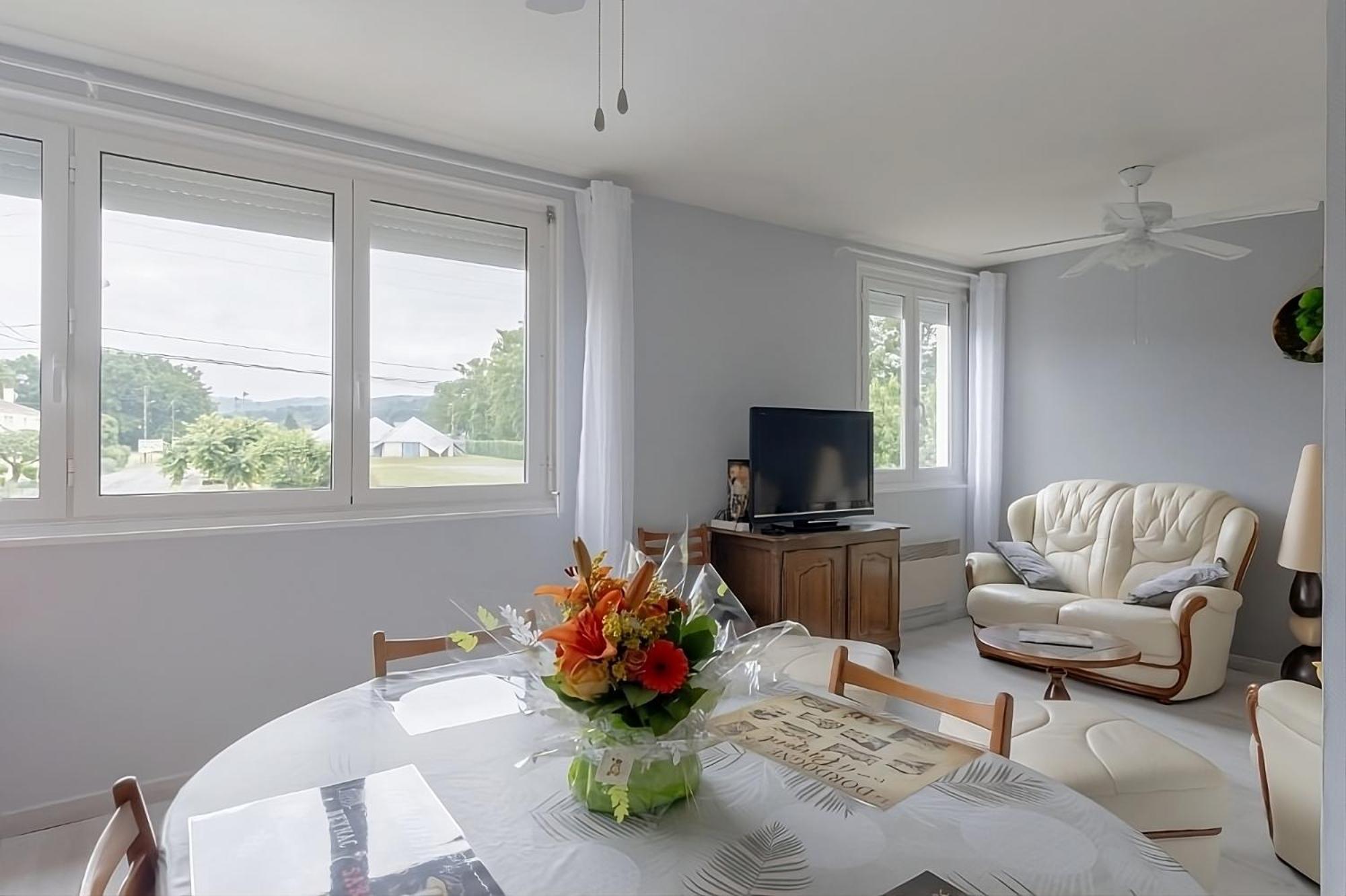 Apartamento Lumineux, Bien Situe Et Tres Calme + Parking Prive Le Bugue Exterior foto